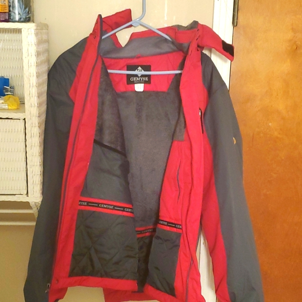 Medium Sized Gemyse Red/Grey Ski Coat